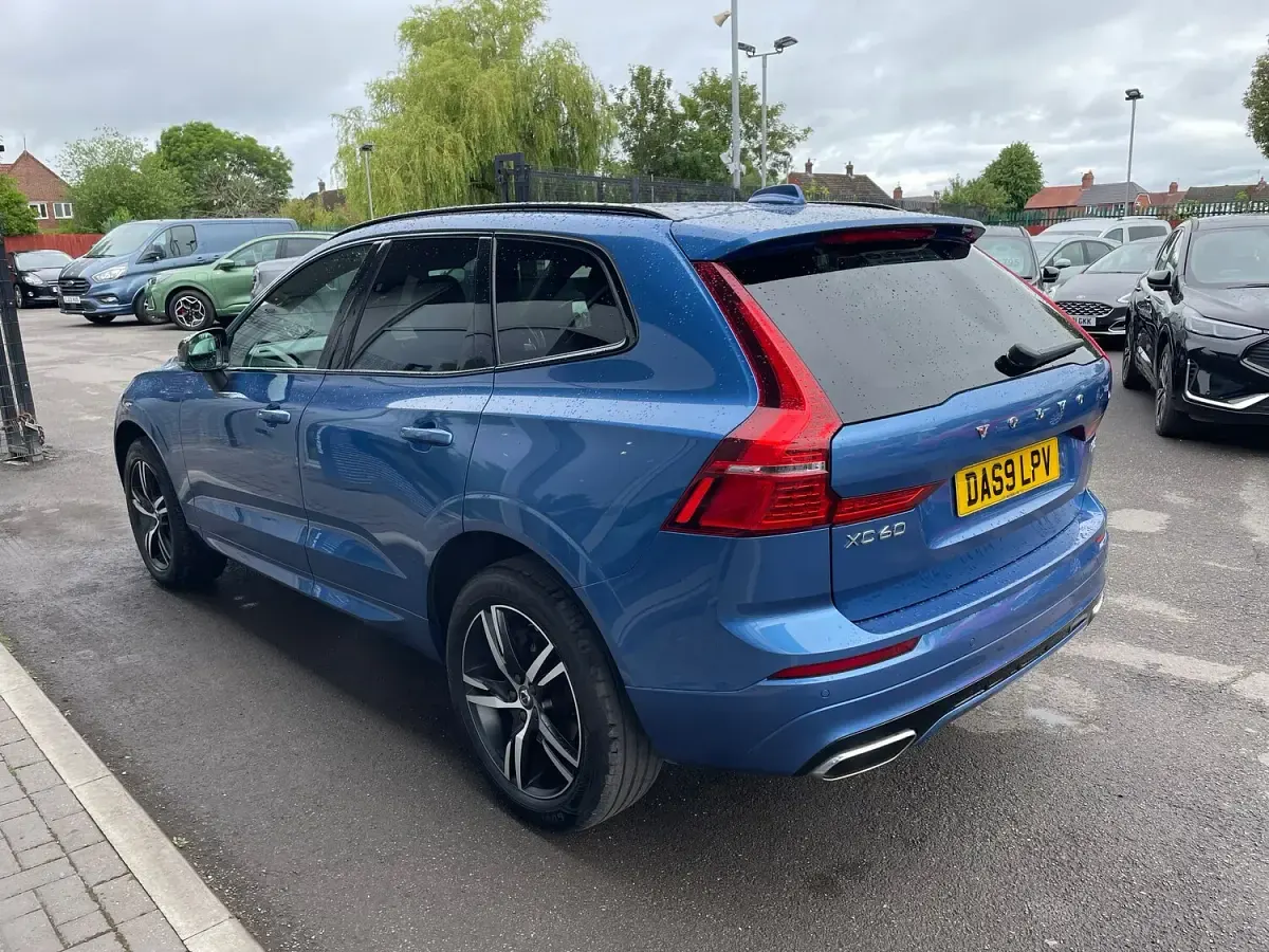 Used Volvo XC60 R-Design 2019 Blue SUV