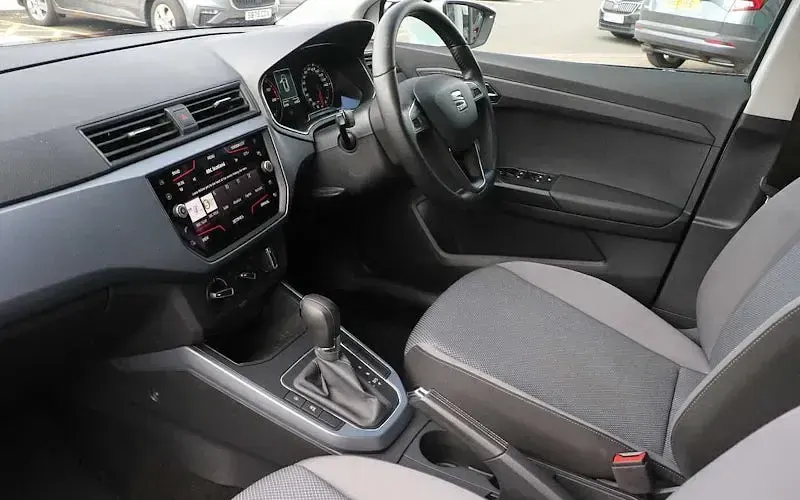 Used Seat Arona SE Technology 116 HP (85 kW) 2018 White SUV