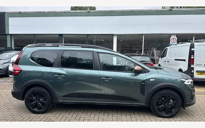 Used Dacia Jogger Extreme 141 HP (103 kW) 2025 MPV