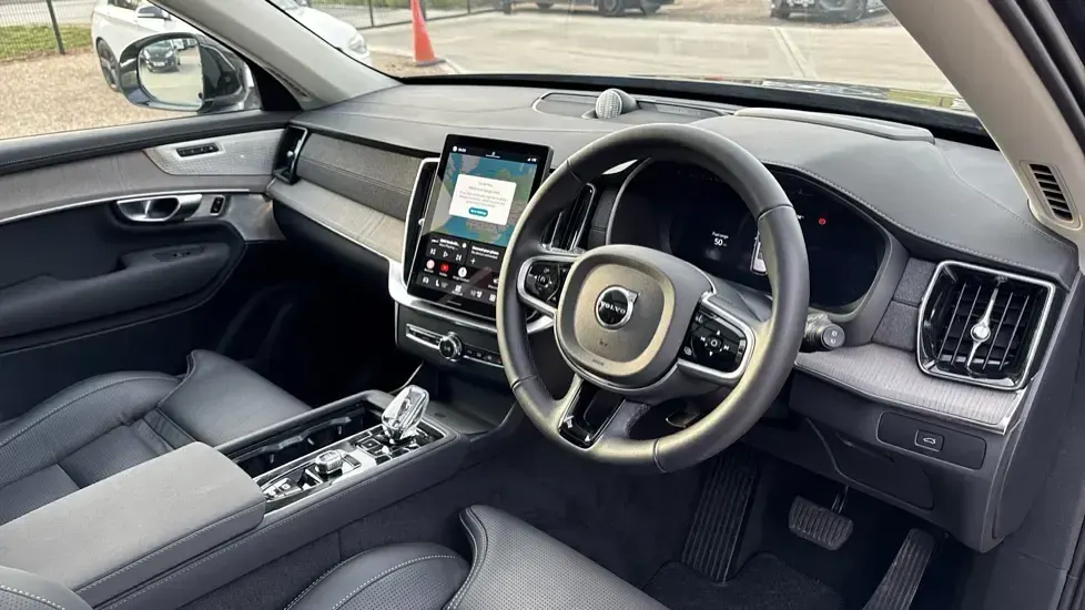 Usado Volvo XC90 Ultra 250 HP (183 kW) 2025 Preto SUV