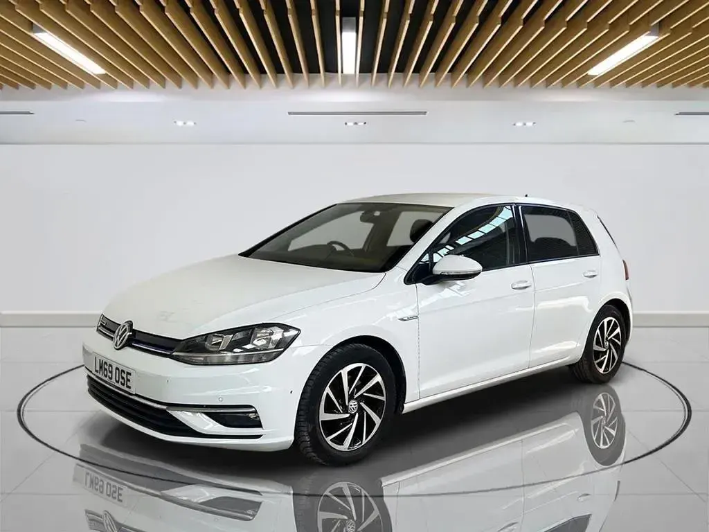 Used VW Golf VII Match 130 HP (95 kW) 2019 White Hatchback