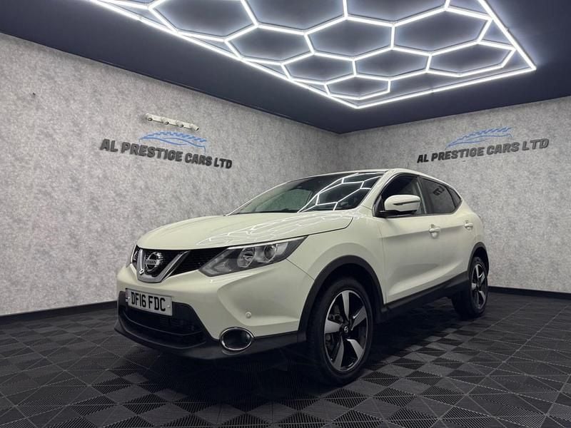 White Used 2016 Nissan Qashqai N-Connecta SUV | £11,999 (Fair price) - Image 1/4