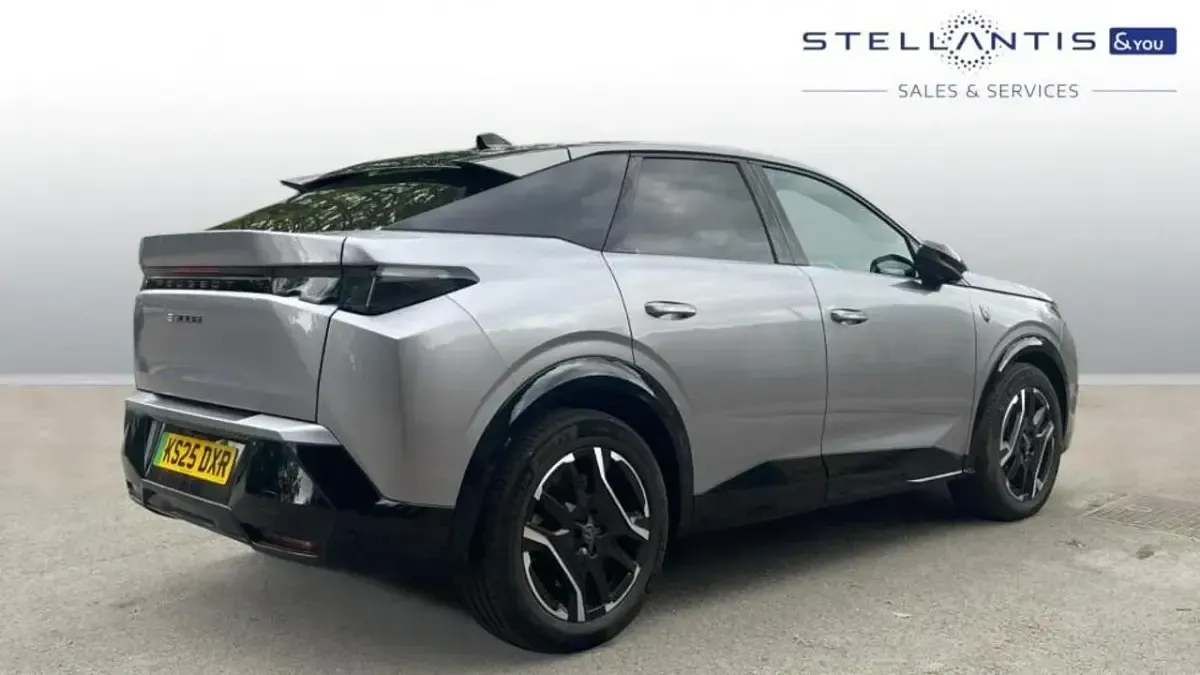 Used Peugeot e-3008 GT 152 kW (207 HP) 2025 Grey SUV