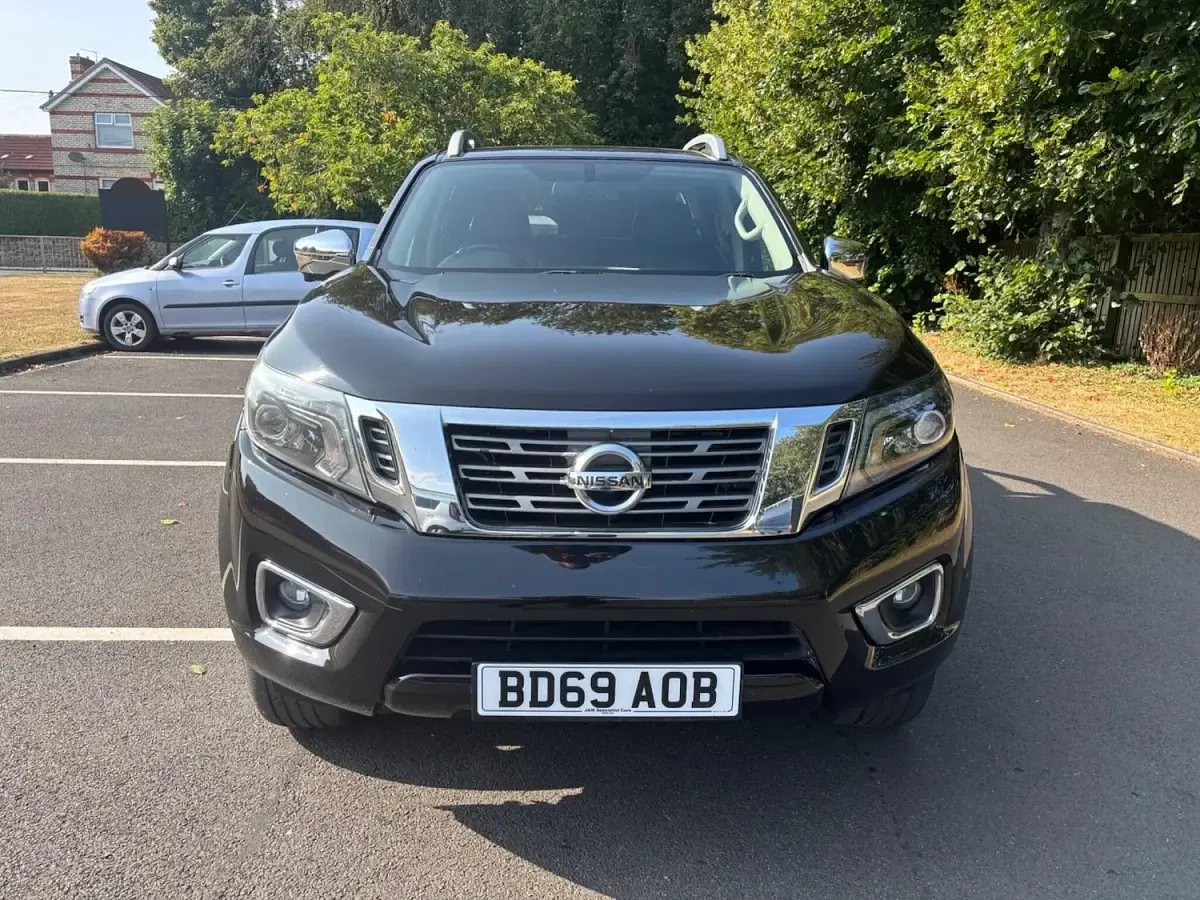 Used Nissan Navara Tekna 190 HP (139 kW) 2019 Black Pickup