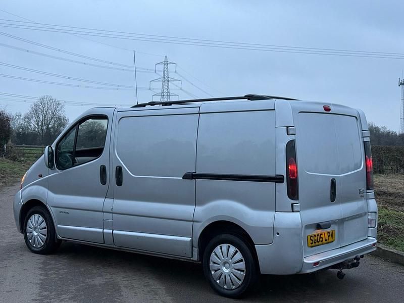 Used Renault Trafic 2005 Silver MPV