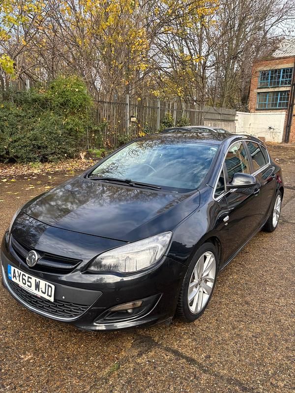Used Vauxhall Astra 165 HP (121 kW) 2015 Black Hatchback