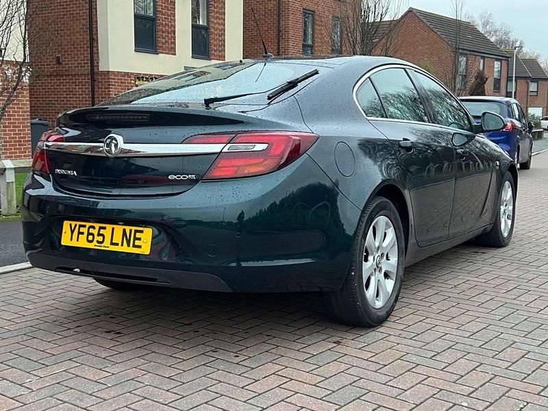 Green Used 2015 Vauxhall Insignia Hatchback | £3,000 (Good price) - Image 1/4