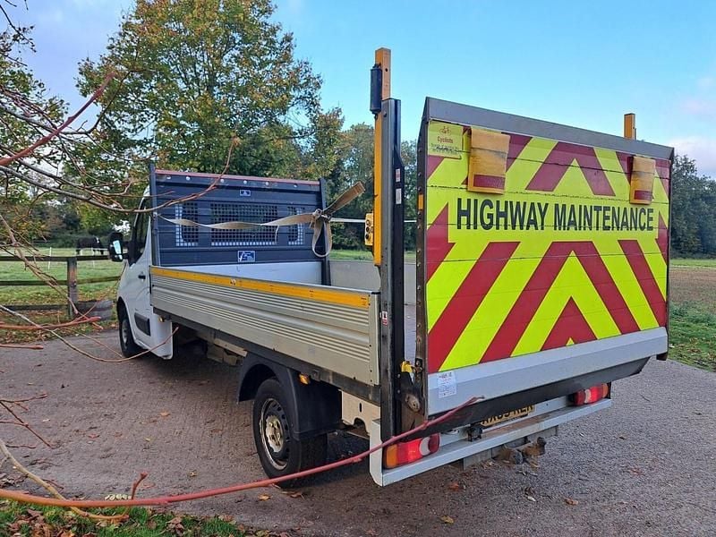 Second-hand Vauxhall Movano 135 CP (99 kW) 2019 Alb Monovolum