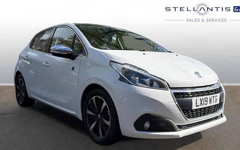 Used Peugeot 208 S 82 HP (60 kW) 2019 White Hatchback