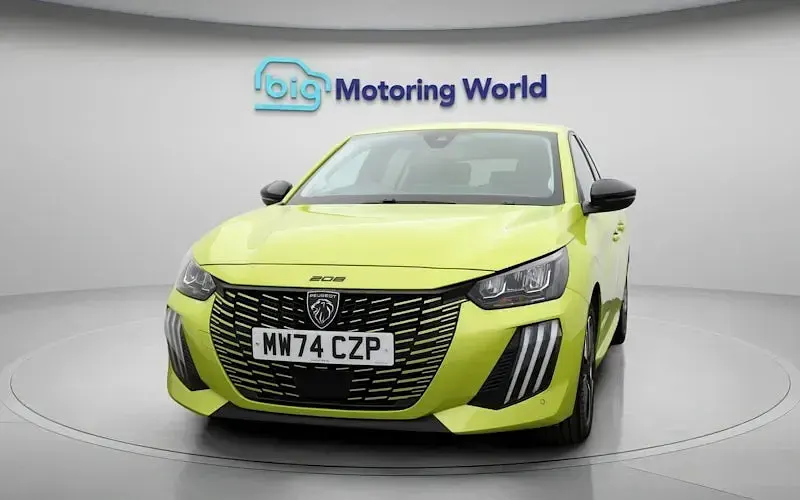 Used Peugeot 208 Allure 101 HP (74 kW) 2024 Yellow Hatchback