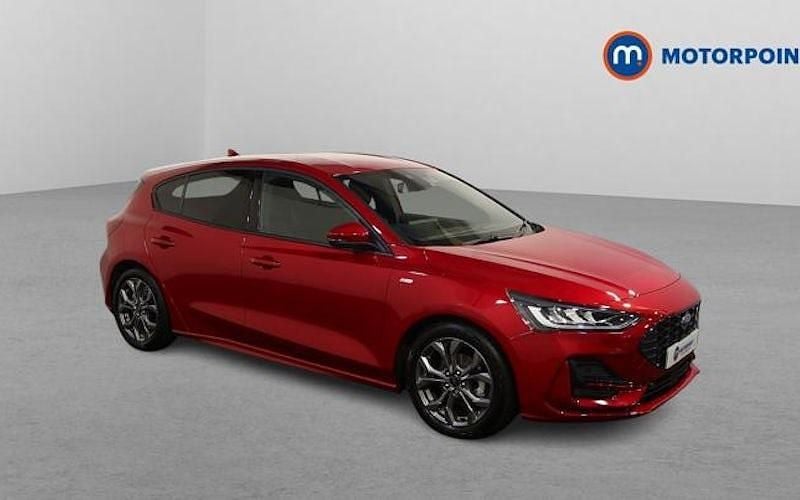 Used Ford Focus ST-Line 125 HP (91 kW) 2024 Red Hatchback
