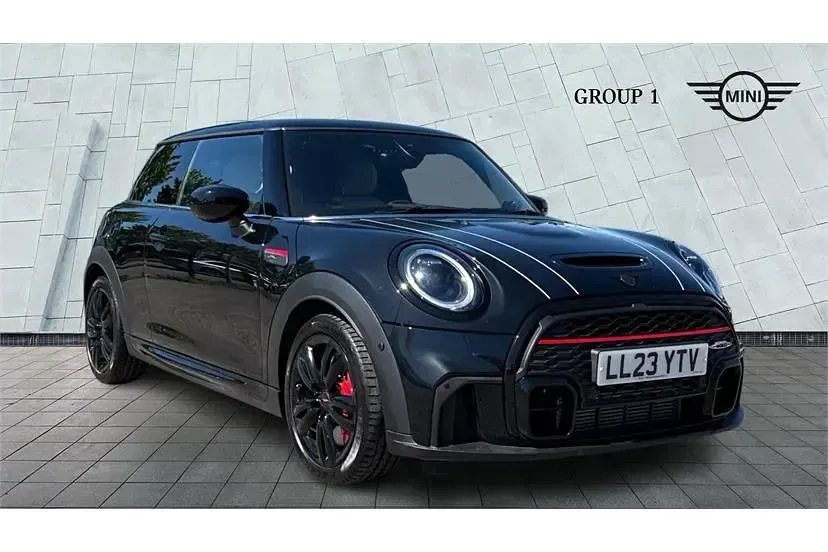 Begagnad Mini John Cooper Works 231 HK (169 kW) 2023 Svart Halvkombi