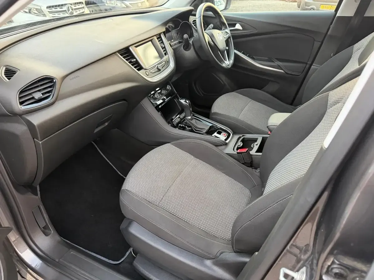 Used Vauxhall Grandland X S 130 HP (95 kW) 2018 Grey SUV