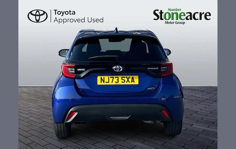 Used Toyota Yaris Hybrid Design 116 HP (85 kW) 2023 Blue Hatchback