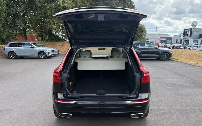 Used Volvo XC60 Inscription 390 HP (286 kW) 2021 Onyx black SUV