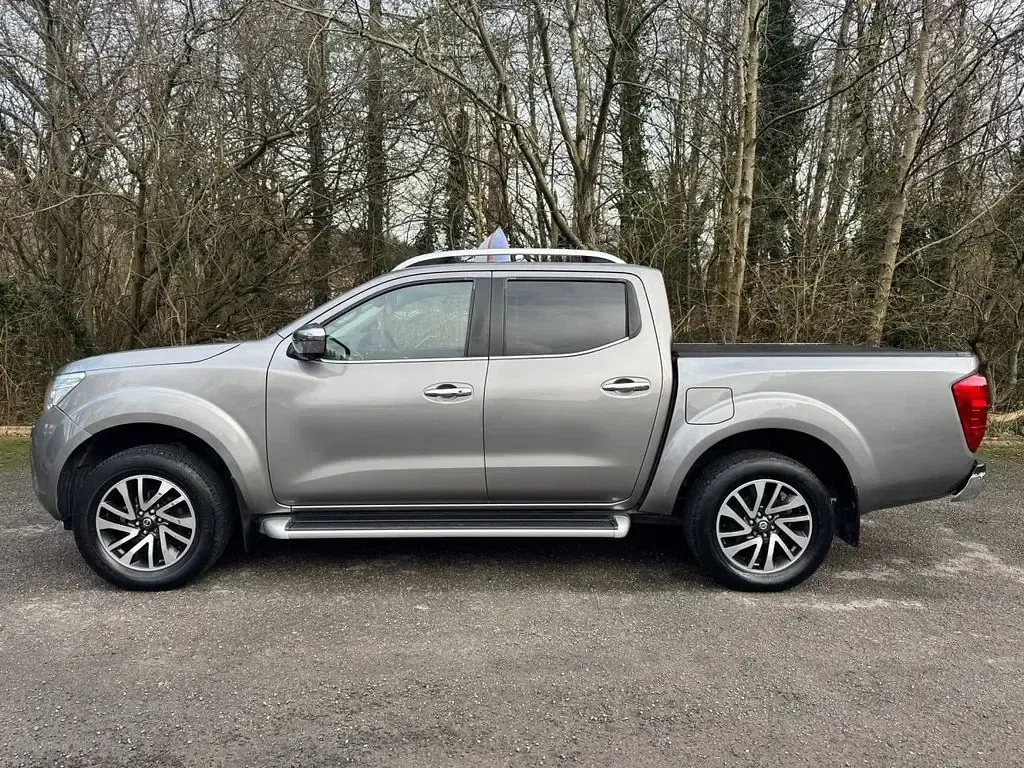 Used Nissan Navara Tekna 190 HP (139 kW) 2017 Grey Pickup