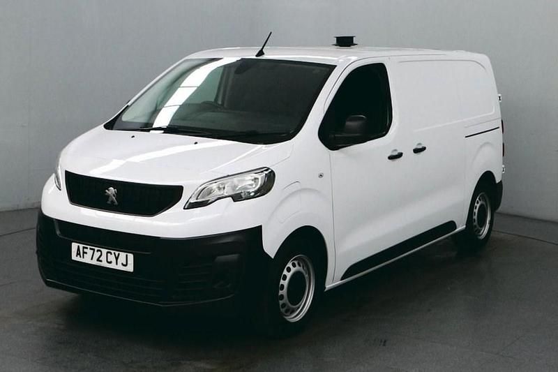 Used Peugeot e-Expert 100 kW (136 HP) 2022 Mauve/pink Van