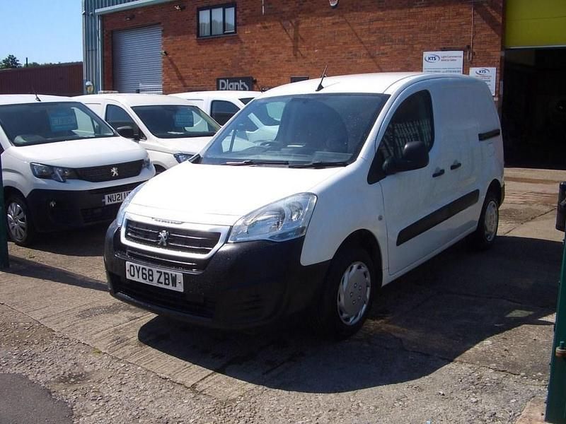 White Used 2018 Peugeot Partner MPV | £5,495 (Super price) - Image 1/4