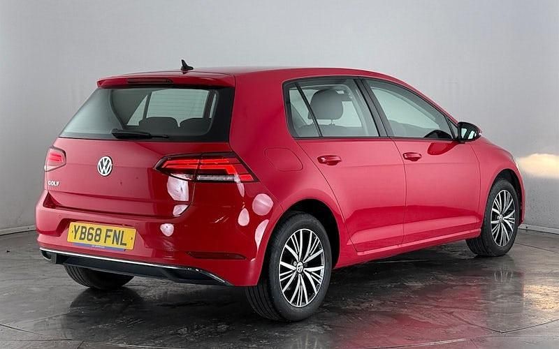 Used VW Golf VII SE 116 HP (85 kW) 2018 Hatchback