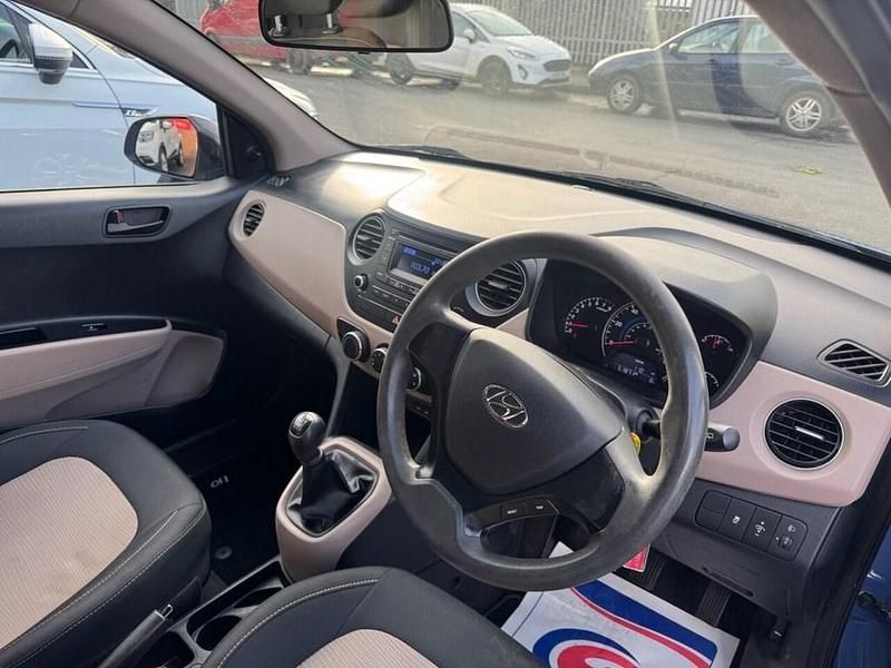 Used Hyundai i10 66 HP (48 kW) 2016 Blue Hatchback