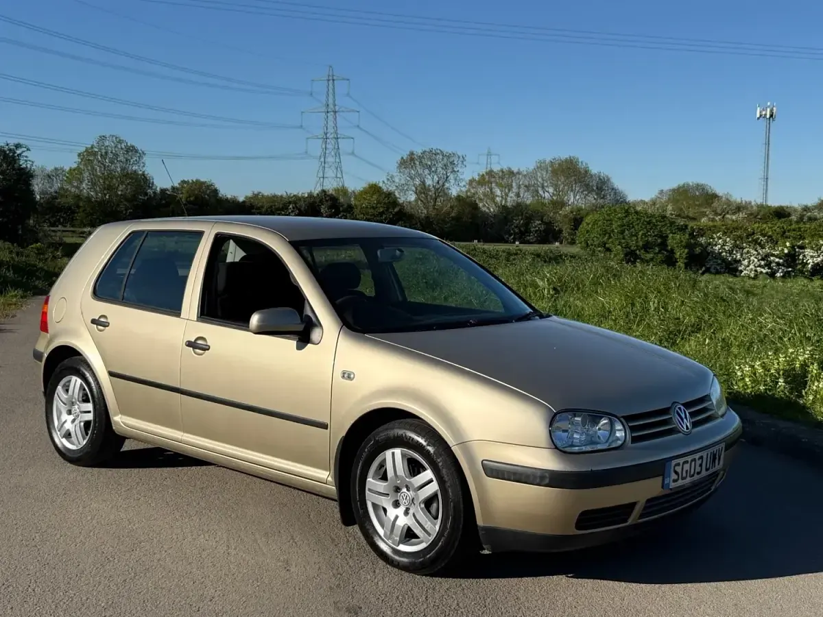 Usado VW Golf IV Match 2003 Dourado Citadino