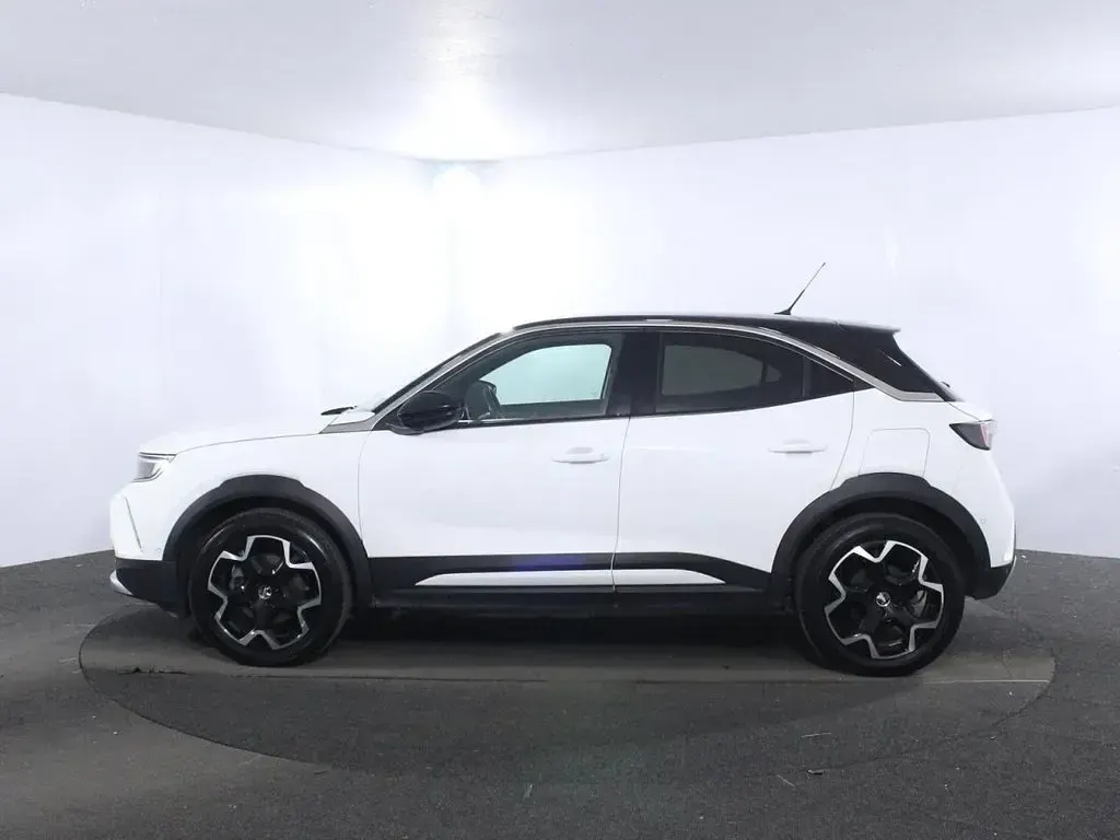 Used Vauxhall Grandland X Design Edition 130 HP (95 kW) 2022 White SUV