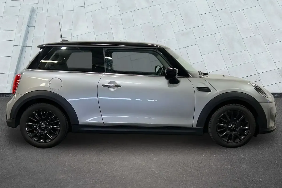 Używany Mini Cooper Classic 134 KM (98 kW) 2023 Srebrny Hatchback
