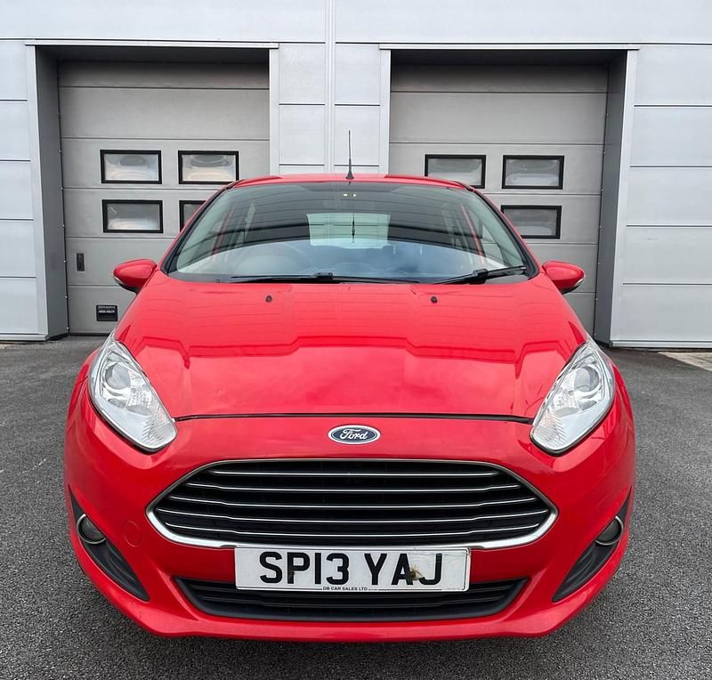 Used Ford Fiesta Zetec 82 HP (60 kW) 2013 Red Hatchback