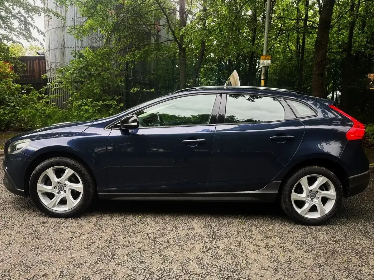 Used Volvo V40 2014 Blue Hatchback