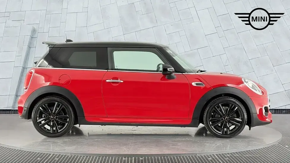 Used Mini Cooper Hatch 134 HP (98 kW) 2019 Red Hatchback