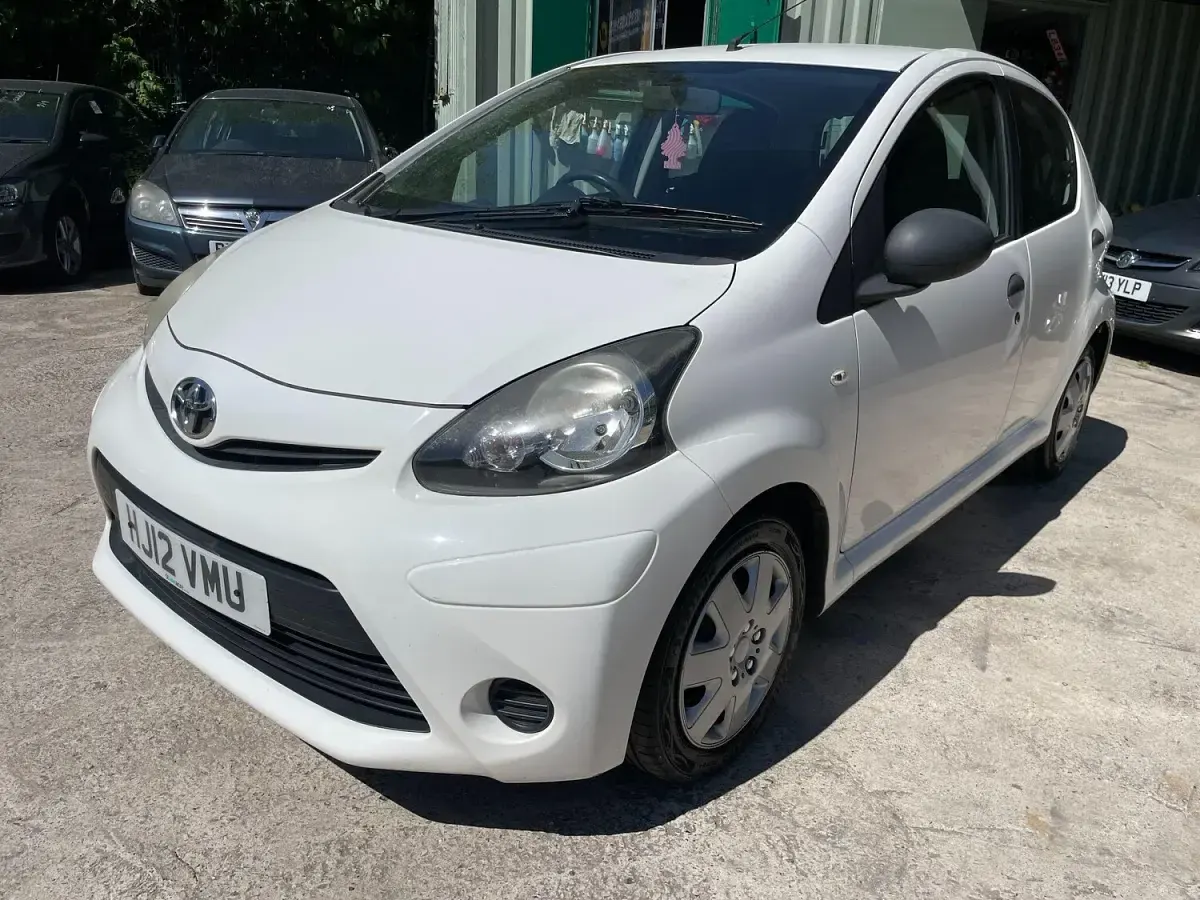 Used Toyota Aygo 68 HP (50 kW) 2012 White Hatchback