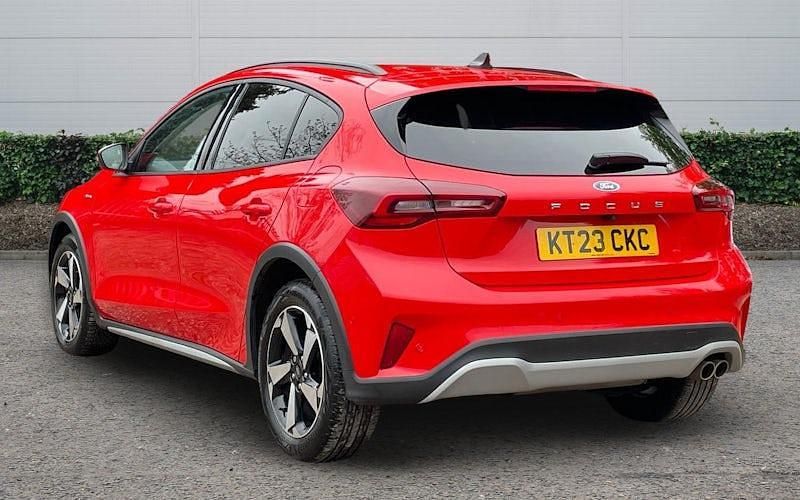 Używany Ford Focus Active 125 KM (91 kW) 2023 Czerwony Hatchback