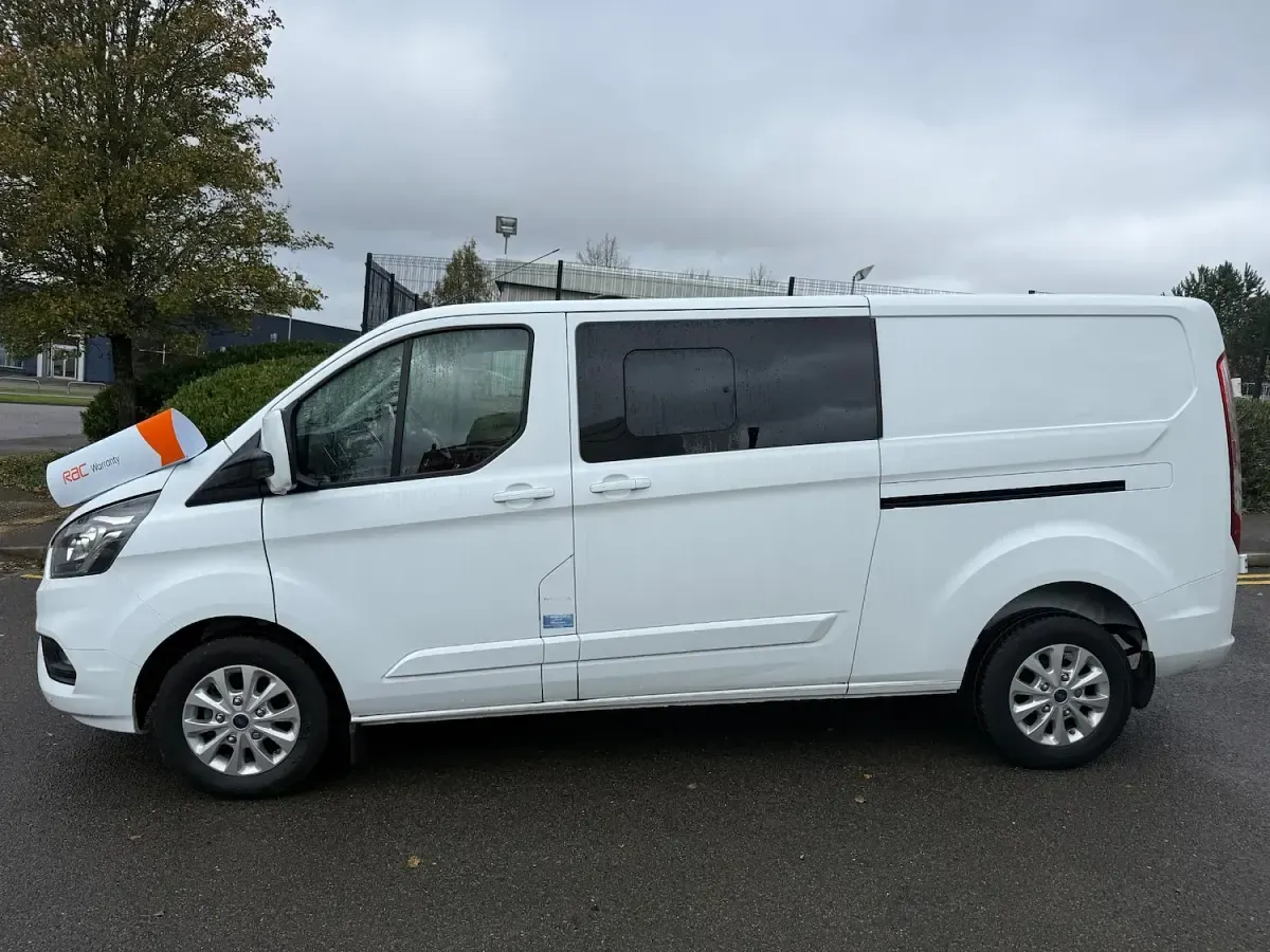 Used Ford Transit Custom Limited 130 HP (95 kW) 2022 White Van