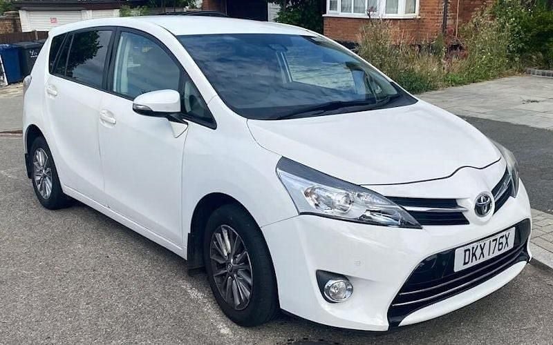 Used 2017 Toyota Verso MPV | £11,988 (Fair price) - Image 1/4
