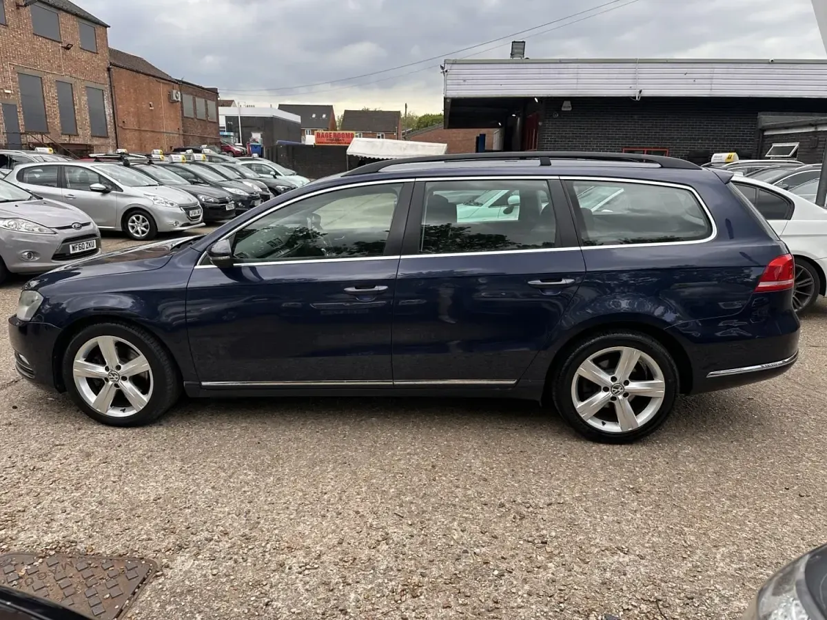 Begagnad VW Passat SE 140 HK (102 kW) 2012 Blå Kombi