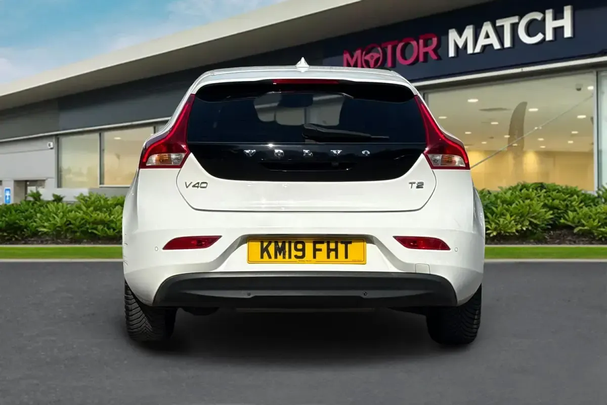 Used Volvo V40 R-Design 2019 White Hatchback