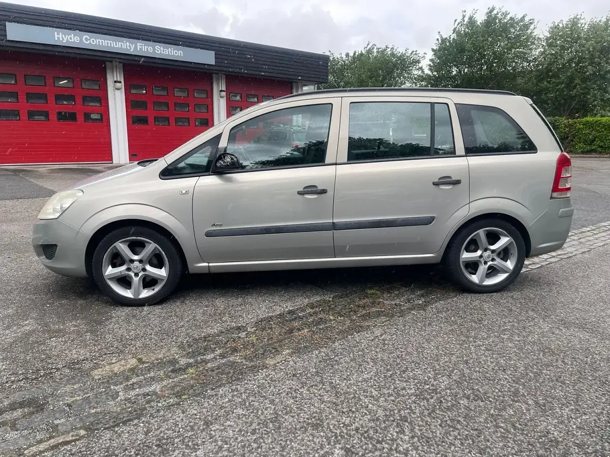 Used Vauxhall Zafira 115 HP (84 kW) 2009 Silver MPV