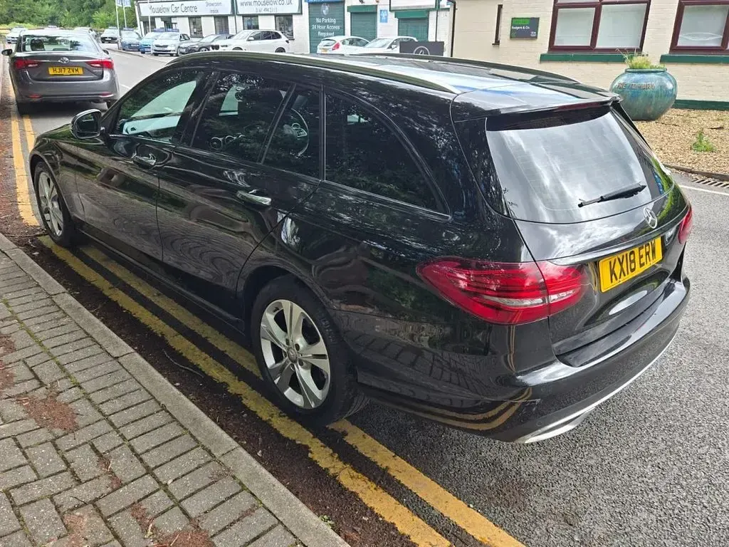 Used Mercedes C220 194 HP (142 kW) 2018 Black Estate