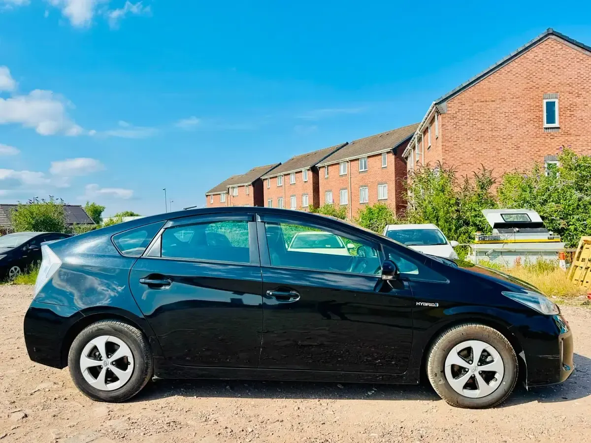 Used Toyota Prius 136 HP (100 kW) 2013 Black Hatchback