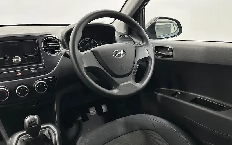 Used Hyundai i10 67 HP (49 kW) 2019 Blue Hatchback