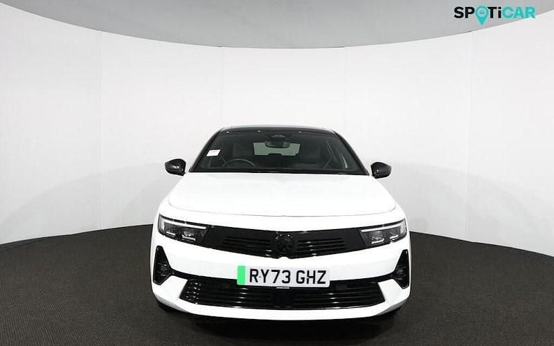 Used Vauxhall Astra Ultimate 114 kW (156 HP) 2024 White Hatchback
