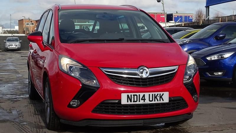 Used Vauxhall Zafira Tourer SRi 165 HP (121 kW) 2014 Red MPV
