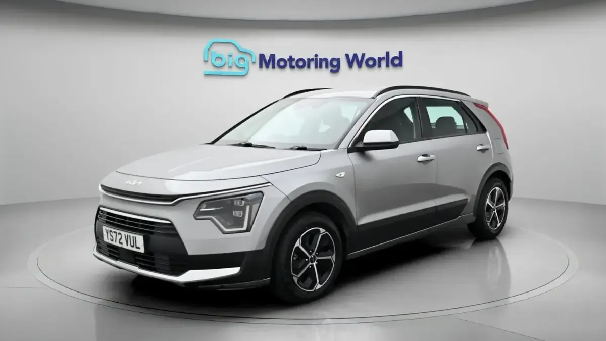 Gebraucht Kia Niro 141 PS (103 kW) 2023 Grau SUV