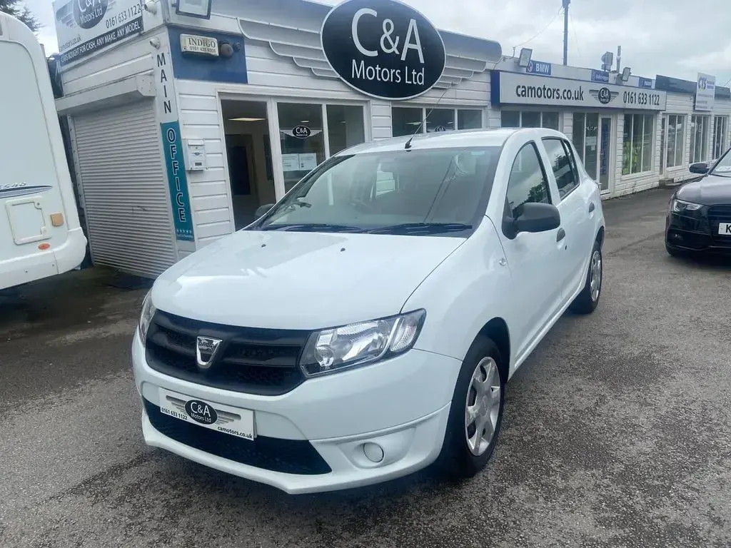 Used Dacia Sandero Ambiance 75 HP (55 kW) 2013 White Hatchback