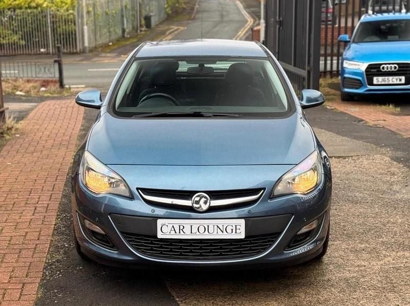 Used Vauxhall Astra 2014 Blue Hatchback