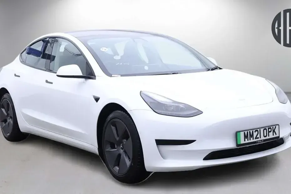 Used Tesla Model 3 Standard Range Plus 366 kW (498 HP) 2021 White Sedan