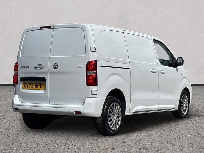 Second-hand Vauxhall Vivaro 100 CP (73 kW) 2023 Alb Monovolum