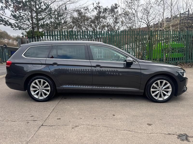 Used VW Passat Business 120 HP (88 kW) 2018 Grey Estate