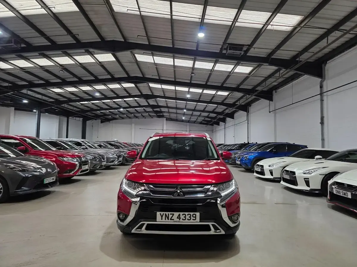 Used Mitsubishi Outlander 150 HP (110 kW) 2019 Red SUV
