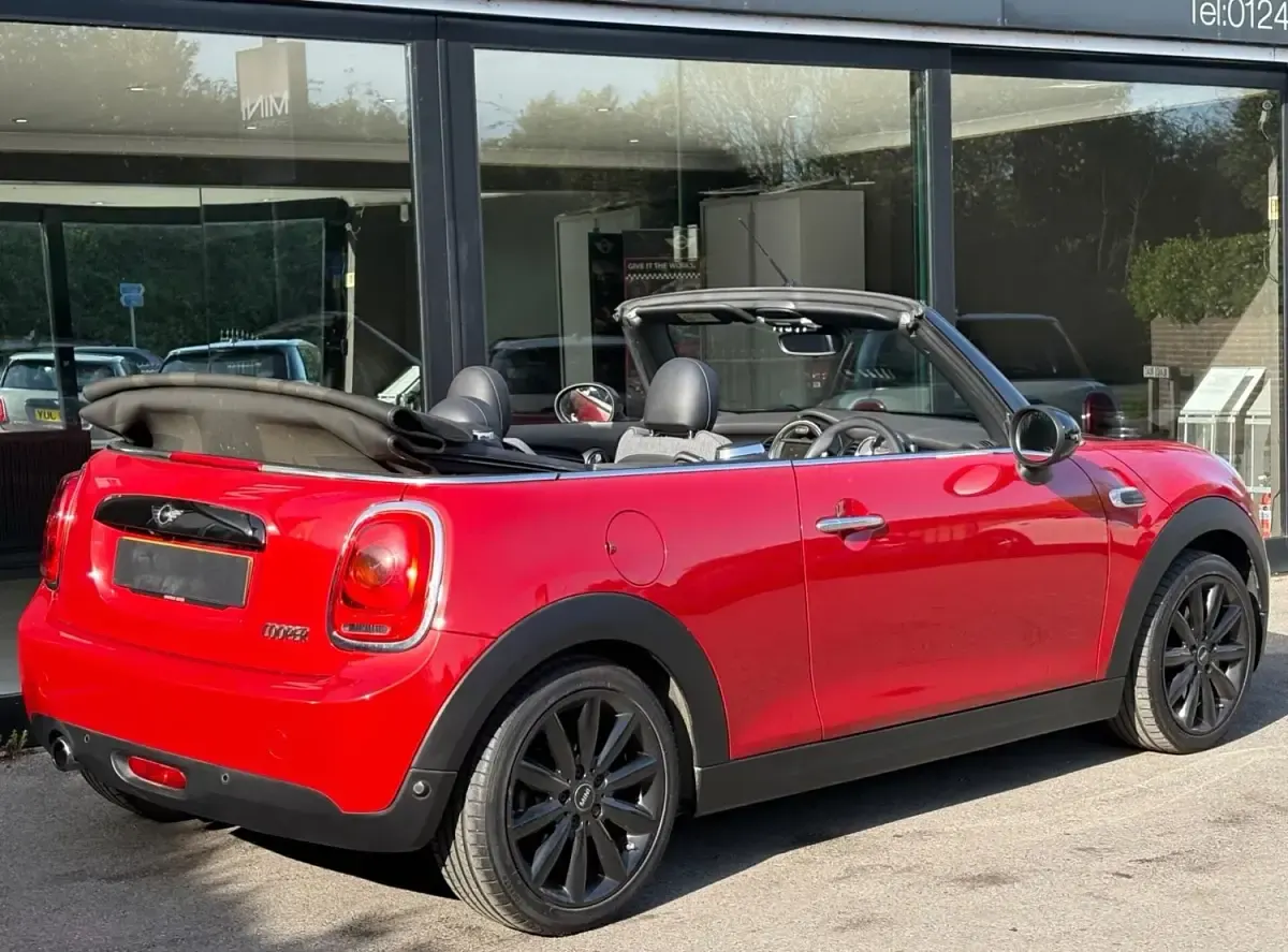 Używany Mini Cooper Cabriolet 2017 Czerwony Kabriolet